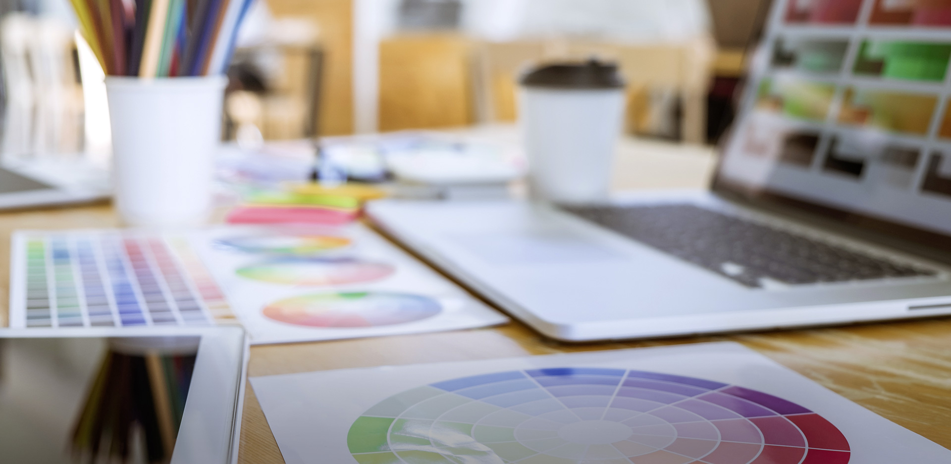 Slider Foto, das ein Process des Produktlayouts darstellt